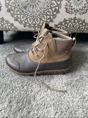 VGC Bogs Classic Casual Waterproof Hiker Boot - Size 7